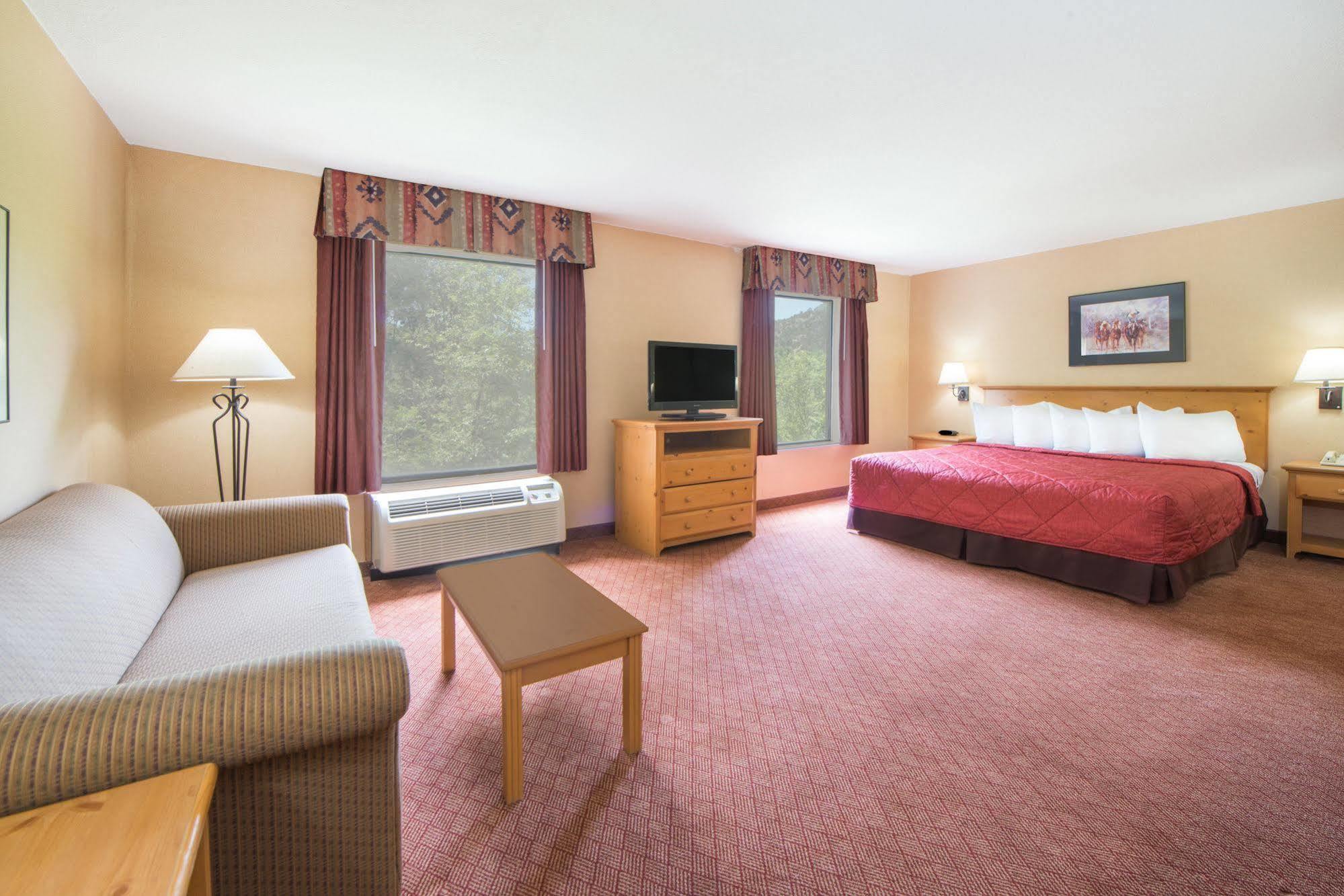 Hampton Inn&suites Hotel 3*