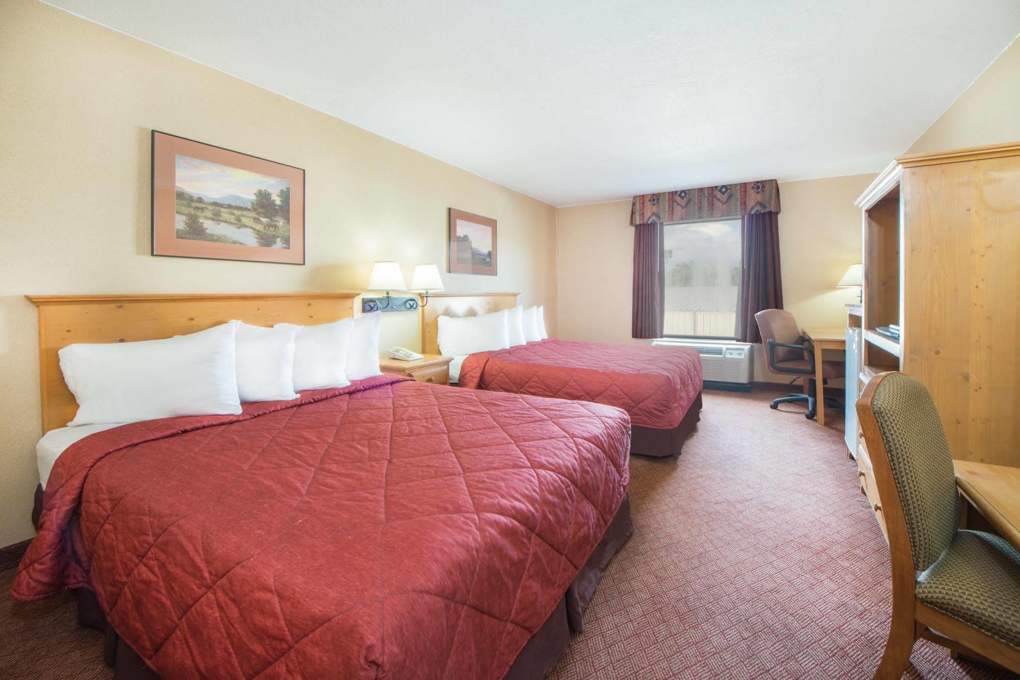 Hampton Inn&suites Hotel 3*