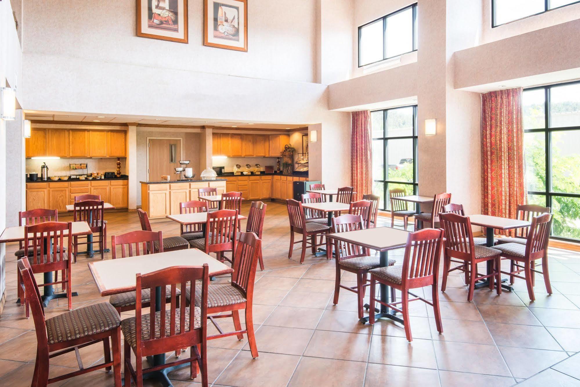 Hampton Inn&suites 3*